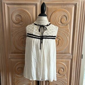 Elegant Ivory Colored Sleeveless Top with Lace and Black Accents Size XXL